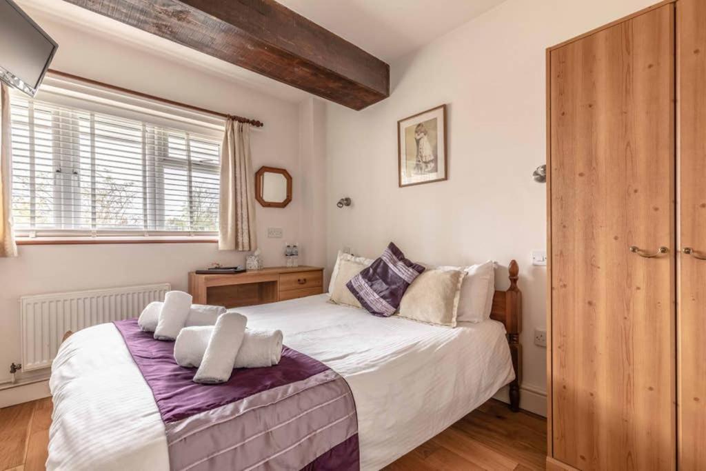 4 Bed 3 Baths In Central Windsor! Walk 2 All The Sights! Legoland 5 Min Drive Esterno foto